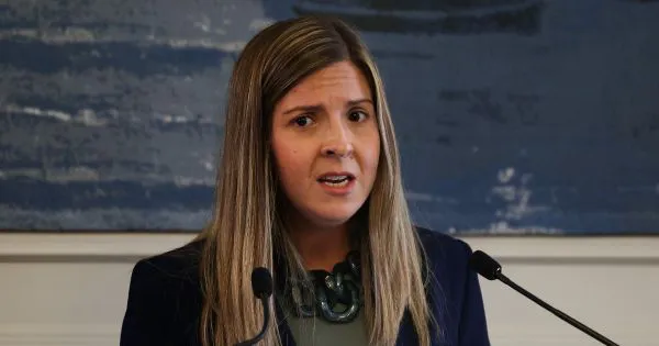 Ministra condena penalização de "qualquer atleta" por ter sido mãe