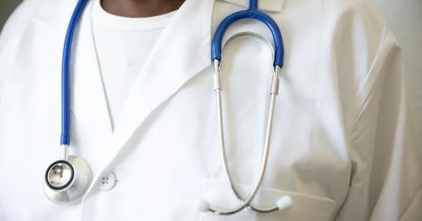 Universidade de Coimbra cria APP para prevenir 'burnout' em médicos internos