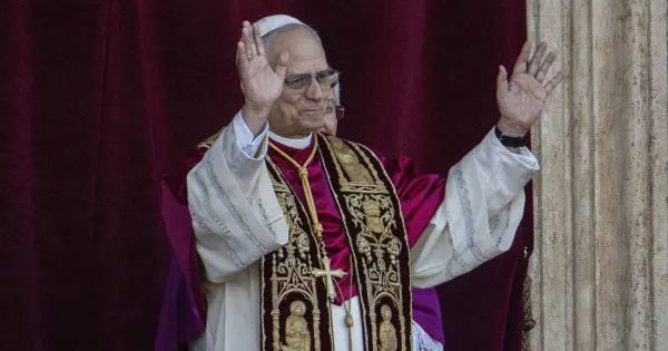 Papa Leão XIV já teve alta hospitalar