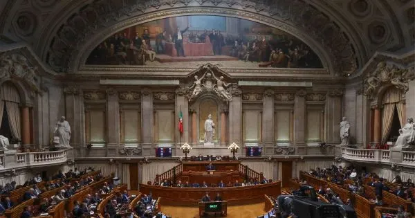 Rita Matias, deputada do Chega, propõe criação de sala de amamentação no Parlamento