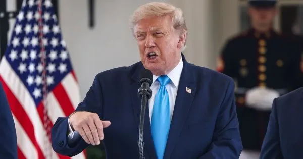 Trump pede a Zelensky que pare ataques contra gasóleo russo