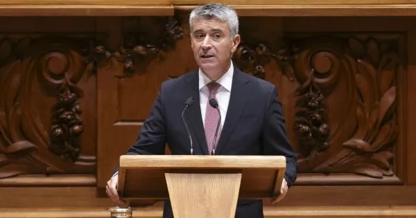 José Luís Carneiro acusa Governo de funcionar "ao retardador"