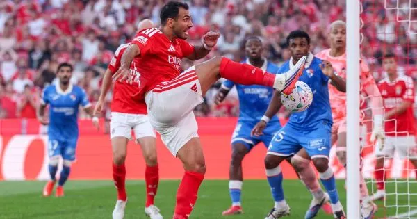 Benfica dá a volta ao Gil Vicente antes do clássico