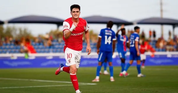 Braga vence em Alverca com 'bis' de Pau Victor