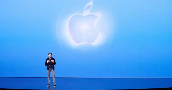 Apple estreia iPhone dobrável e prepara nova Siri com IA