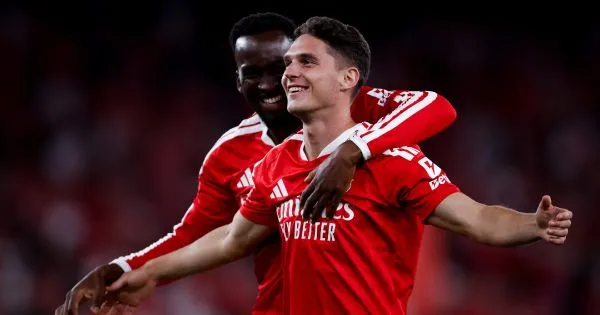 Benfica vence Vitória e regressa ao segundo lugar