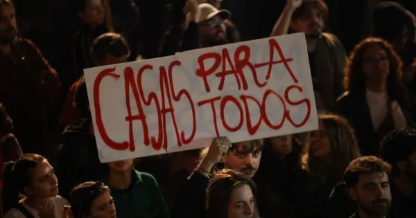 Desfile da CGTP arranca em Lisboa com reivindicações pela habitação e melhores salários
