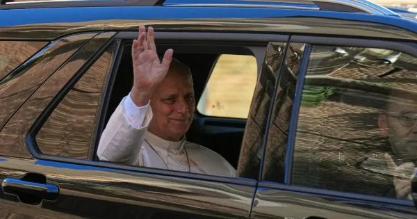 Cirurgia ao Papa decorreu "com sucesso"