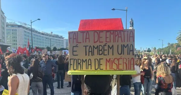 Centenas de manifestantes começam a concentrar-se em Lisboa
