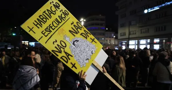 Acampadas terminam em confrontos. Há 11 feridos após intervenção da PSP