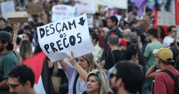 Milhares manifestam-se em Lisboa contra o custo de vida e da habitação
