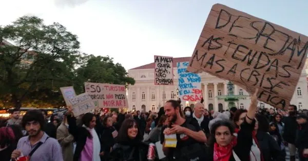 Manifestantes decidem voltar a acampar no Rossio a partir desta quarta-feira