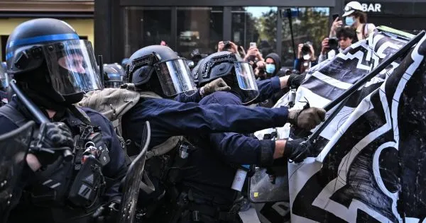 Mais de 500 detidos nos protestos dos estudantes em França