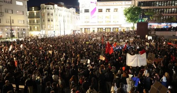 Centenas protestam no Porto após ação policial