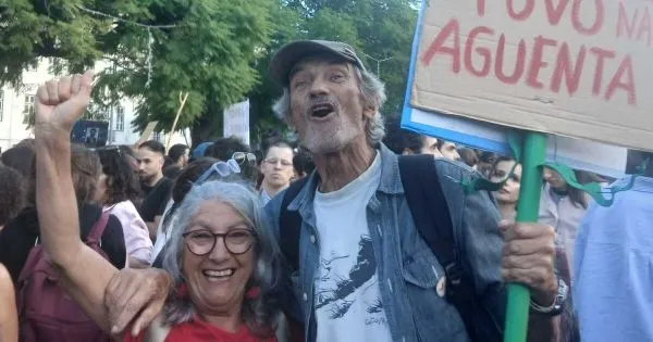 Direito à habitação leva manifestantes às ruas de Lisboa: "Somos filhos de Abril"