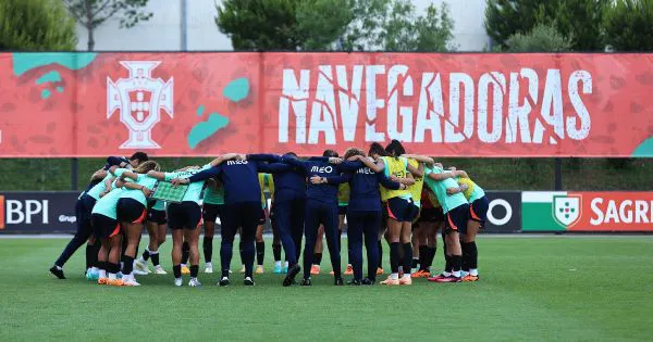 Navegadoras goleiam Irlanda do Norte no play-off de acesso ao Mundial2027